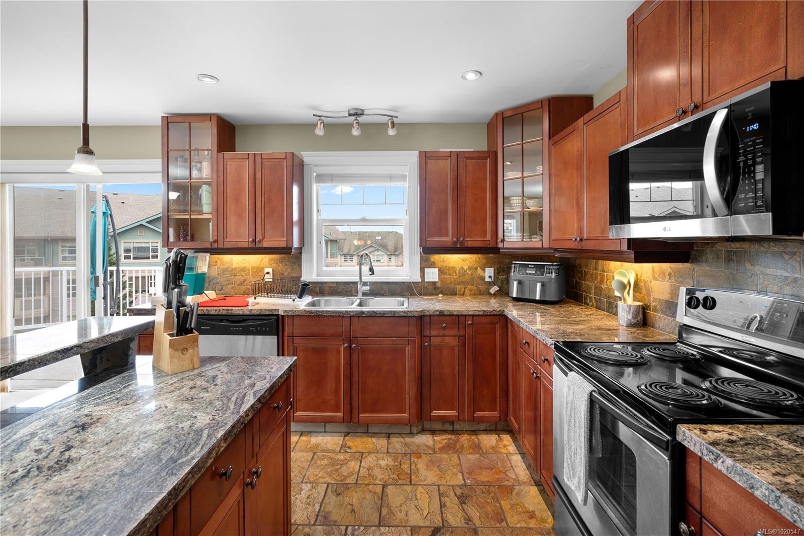 4012 Rainbow St, Saanich, BC