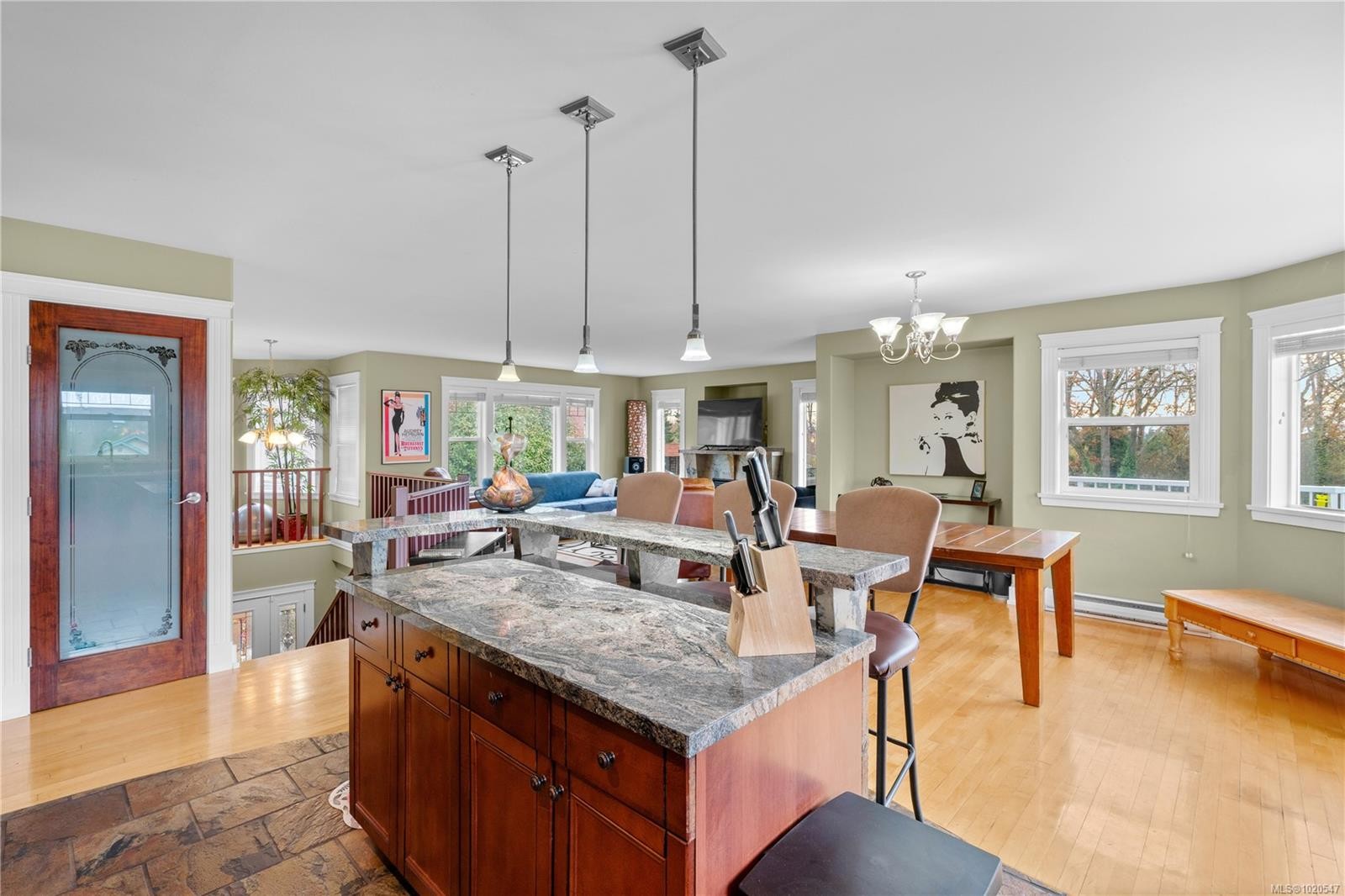 4012 Rainbow St, Saanich, BC