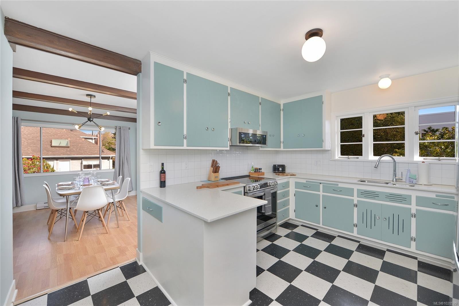 1375 Monterey Ave, Oak Bay, BC