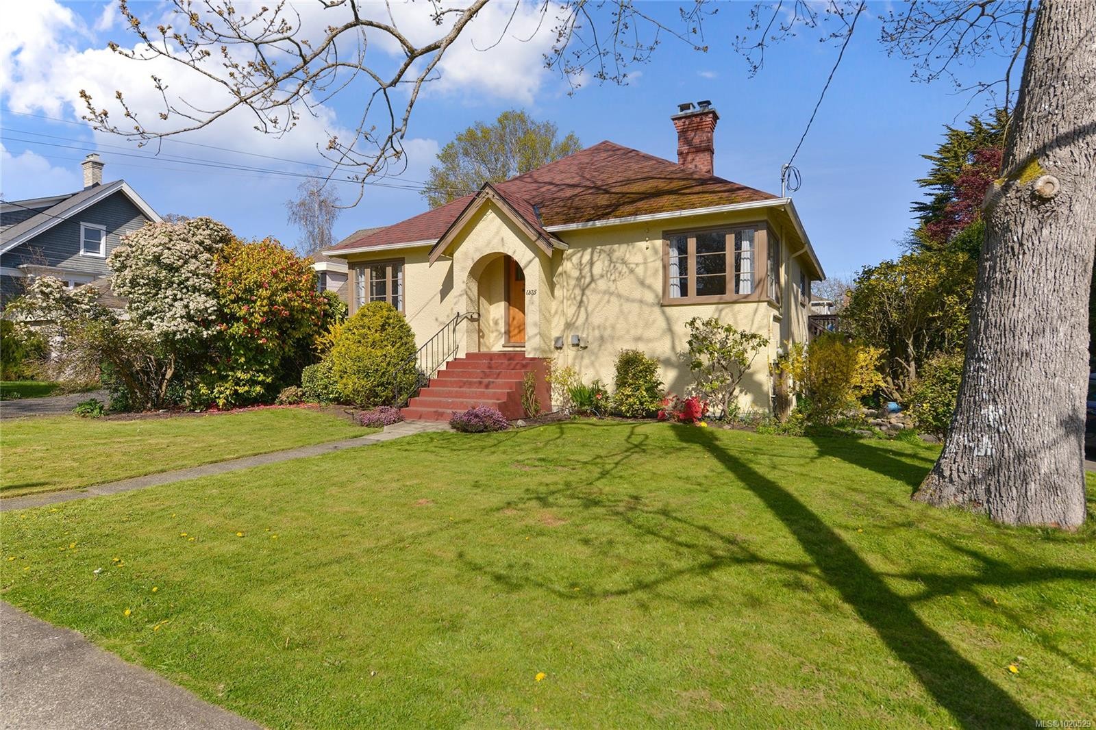 1375 Monterey Ave, Oak Bay, BC