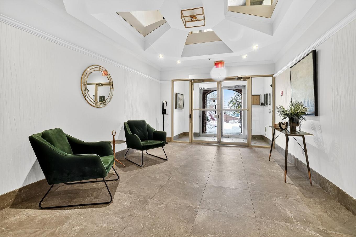 Hall d'entrée/Vestibule - 105-275 Rue Upper Edison, Saint-Lambert, QC - Indoor Photo Showing Other Room