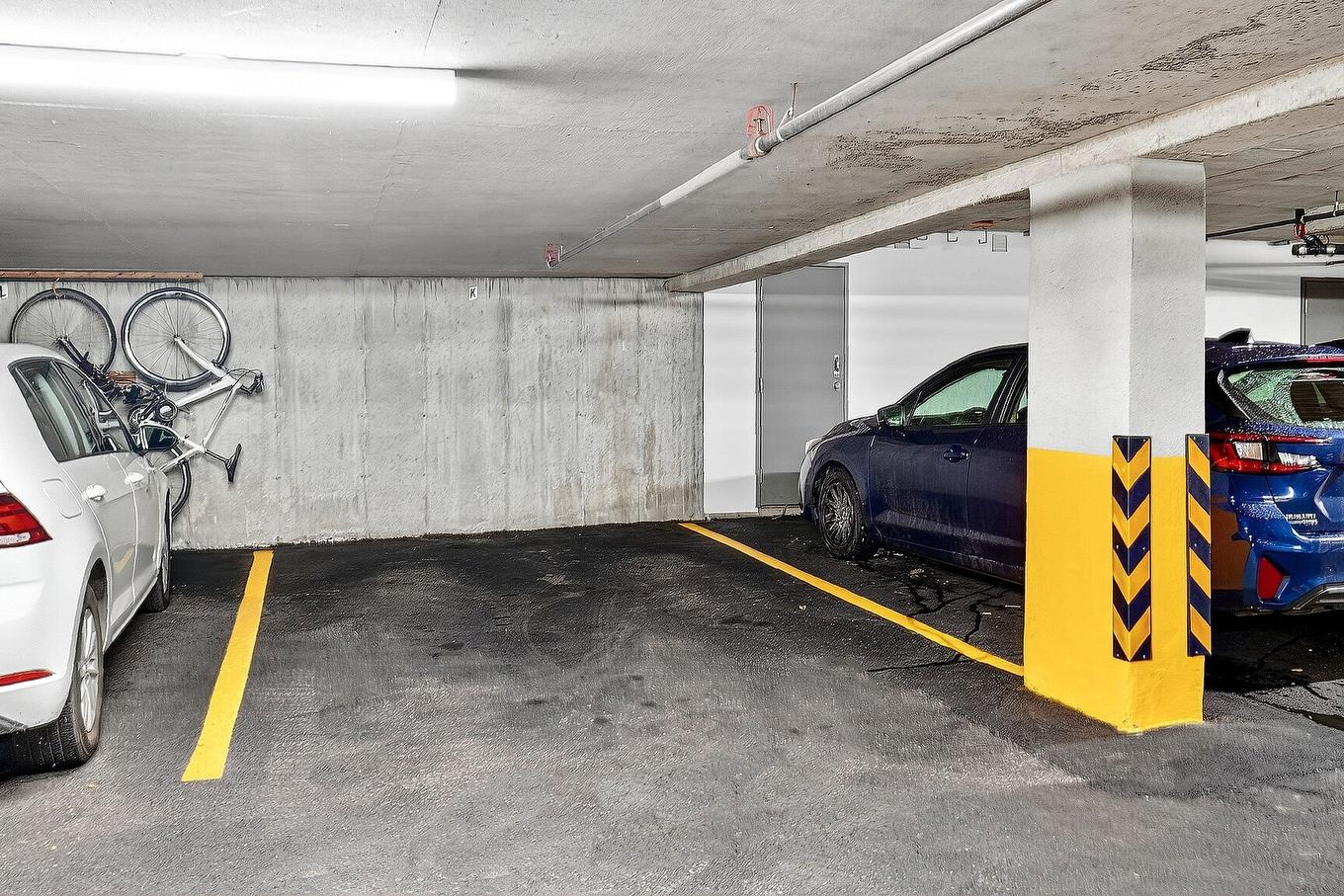 Garage - 105-275 Rue Upper Edison, Saint-Lambert, QC - Indoor Photo Showing Garage