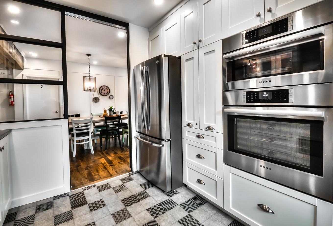 Cuisine - 249 Rue St-Henri, Napierville, QC - Indoor Photo Showing Kitchen With Upgraded Kitchen