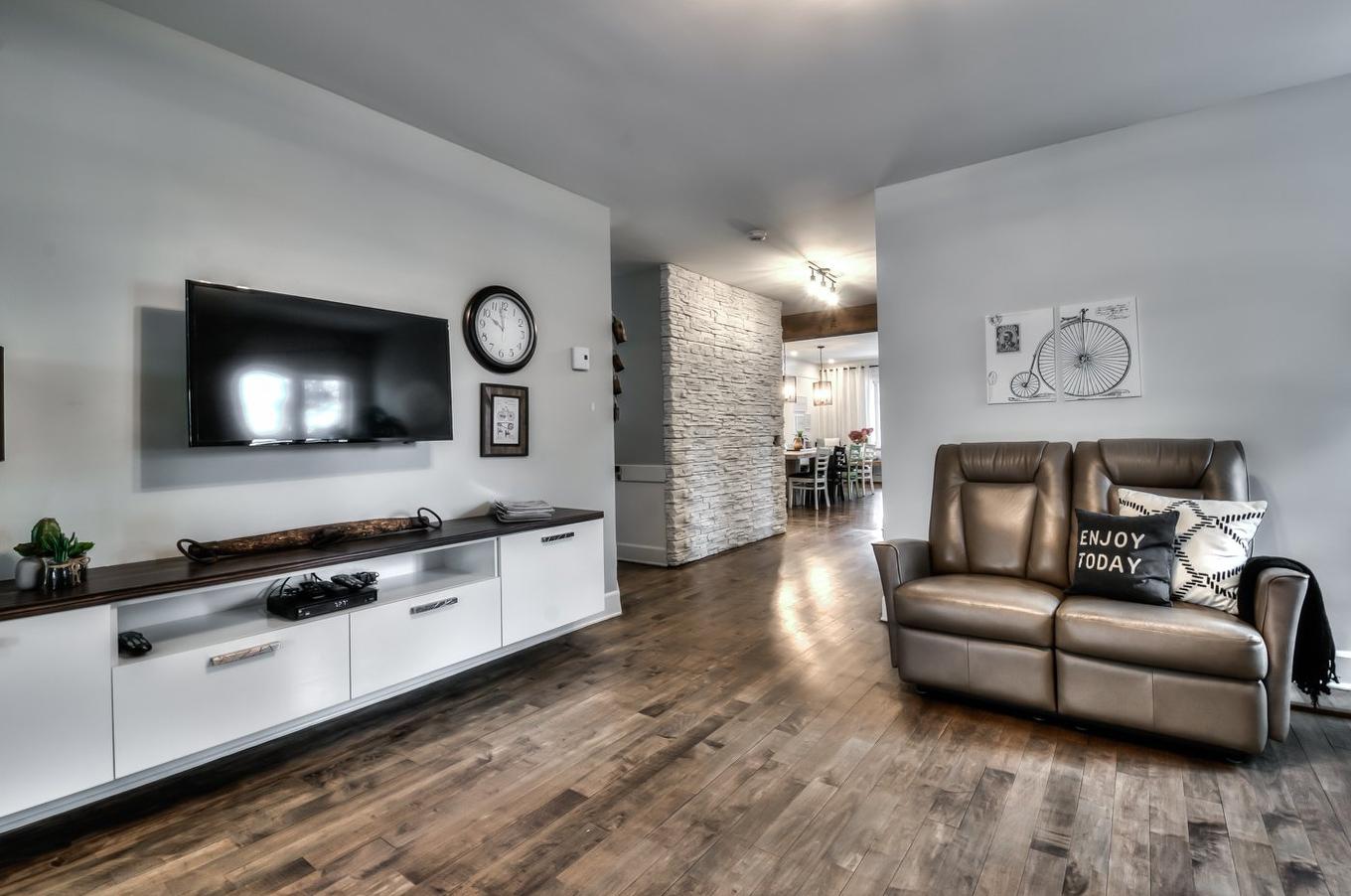 Salon - 249 Rue St-Henri, Napierville, QC - Indoor Photo Showing Living Room