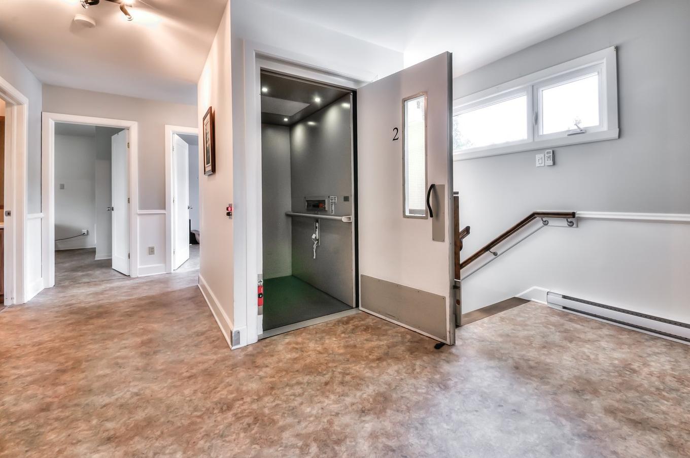 Ascenseur - 249 Rue St-Henri, Napierville, QC - Indoor Photo Showing Other Room