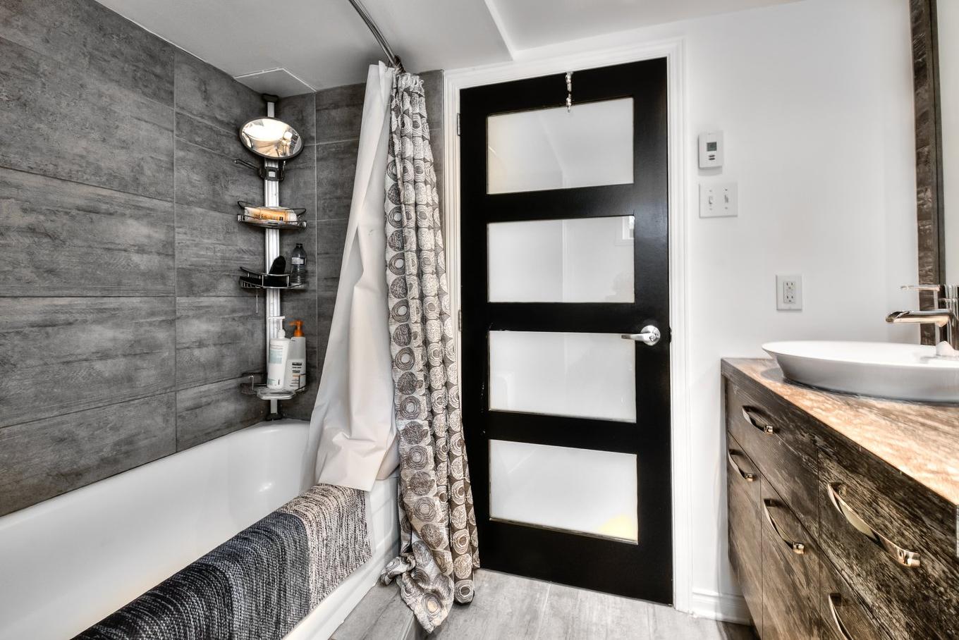 Salle de bains - 249 Rue St-Henri, Napierville, QC - Indoor Photo Showing Bathroom