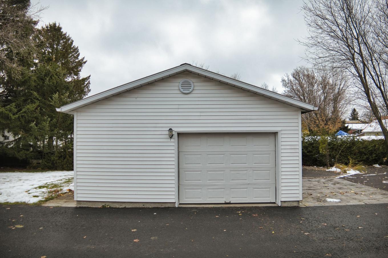 Garage - 249 Rue St-Henri, Napierville, QC - Outdoor With Exterior