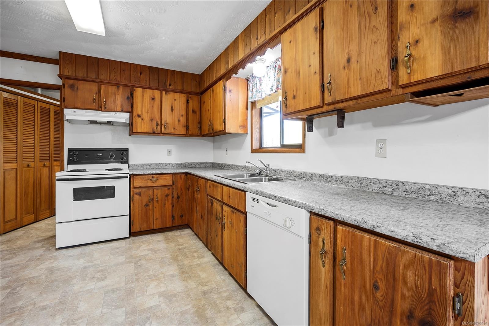 856 Reid Rd, Parksville, BC