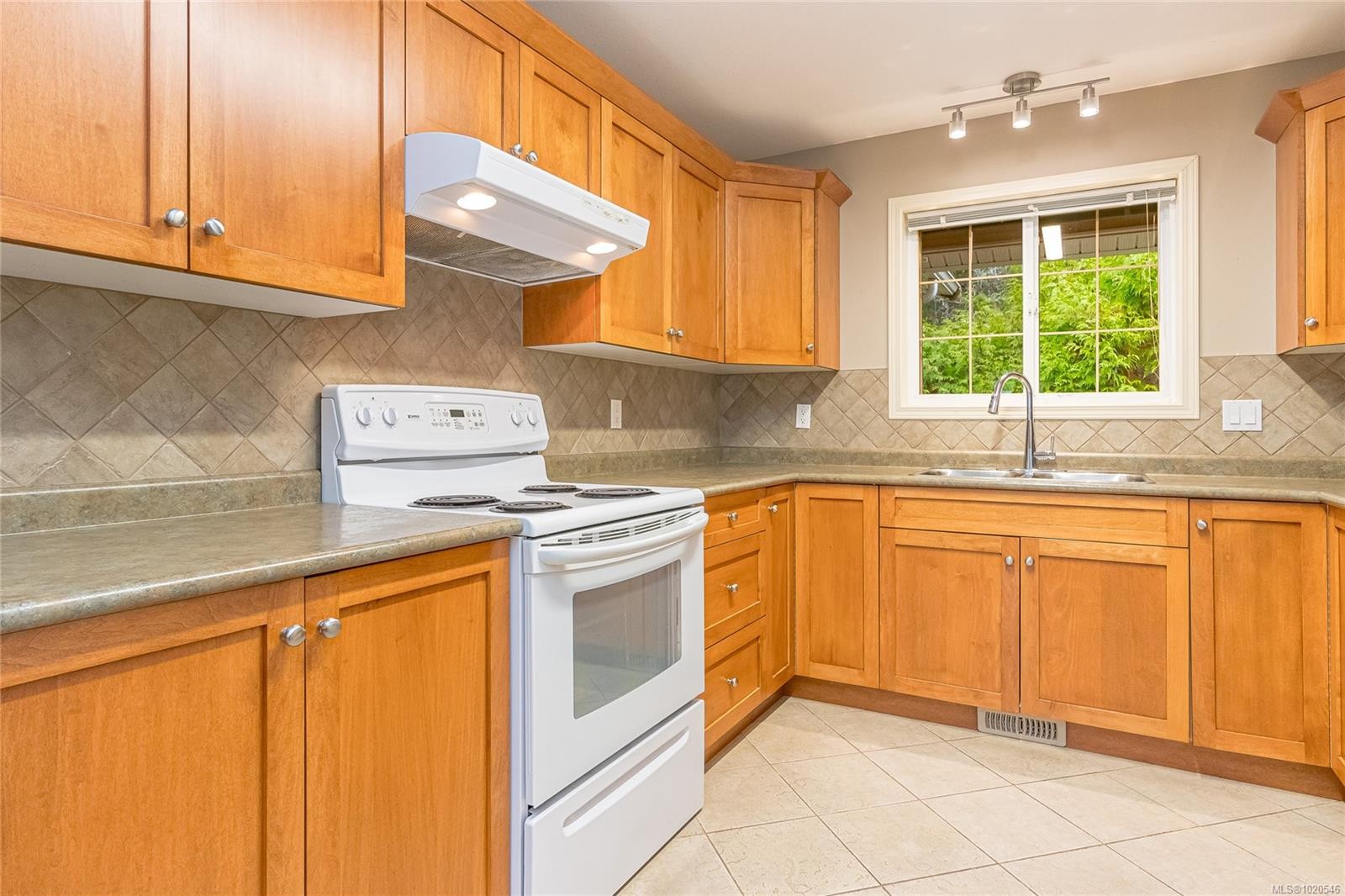 185 Huson Rd, Qualicum Beach, BC