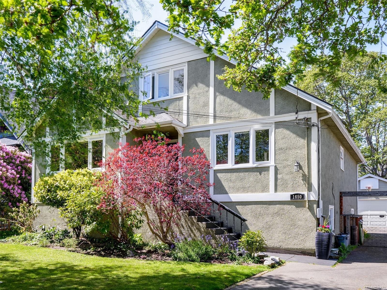 1650 Hampshire Rd, Oak Bay, BC