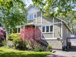 1650 Hampshire Rd Oak Bay, BC V8R 5T5