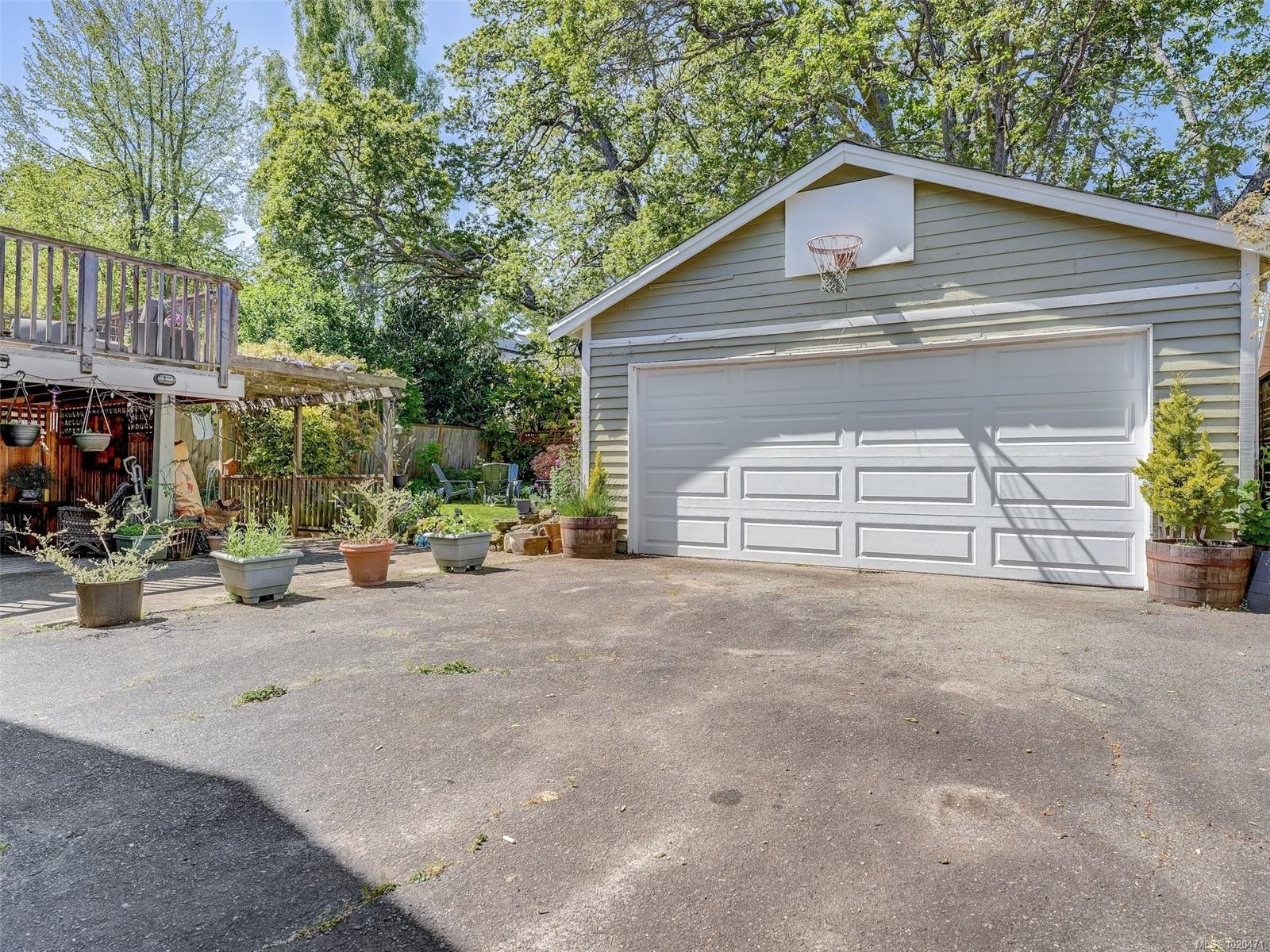 1650 Hampshire Rd, Oak Bay, BC