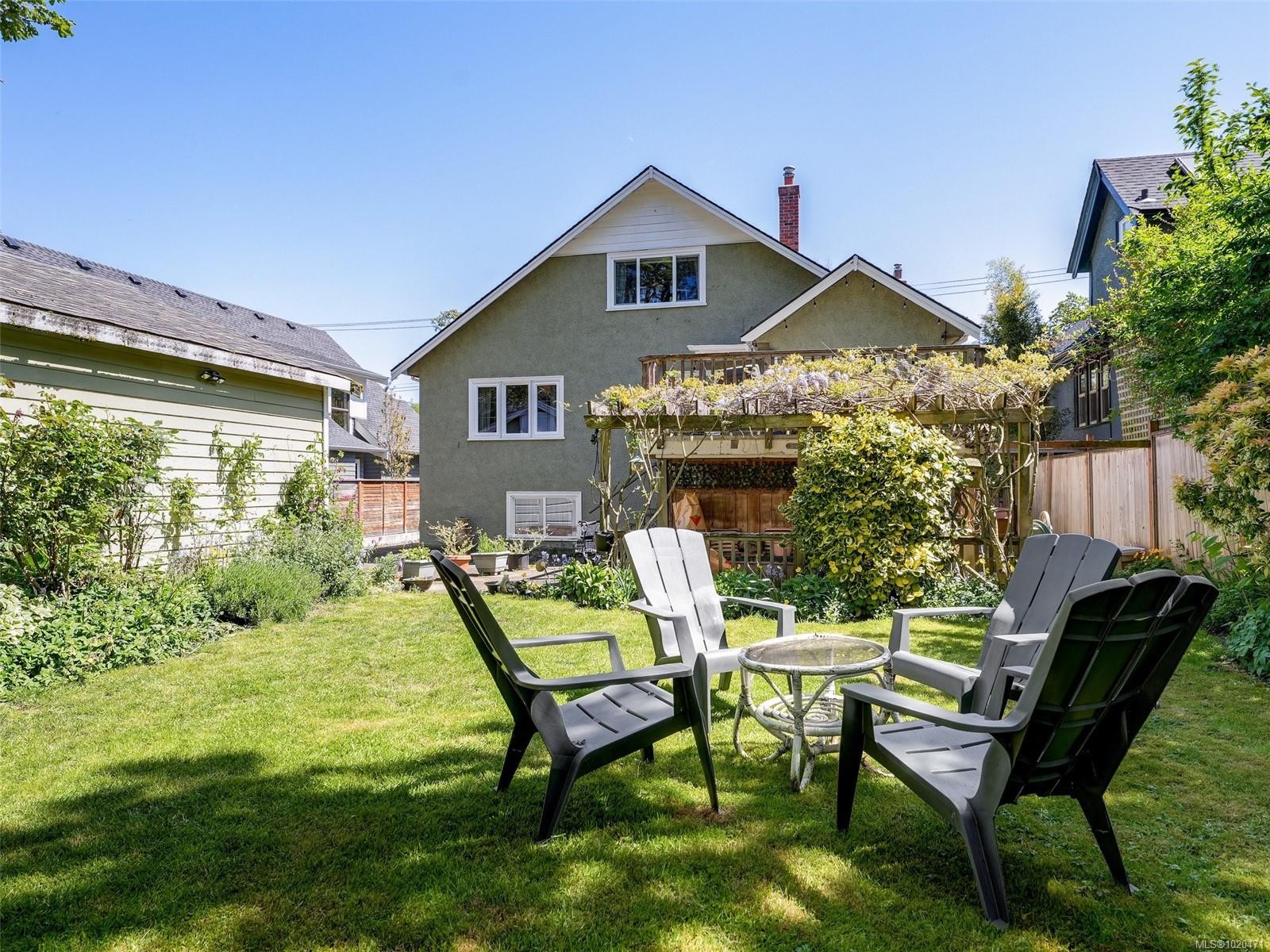 1650 Hampshire Rd, Oak Bay, BC