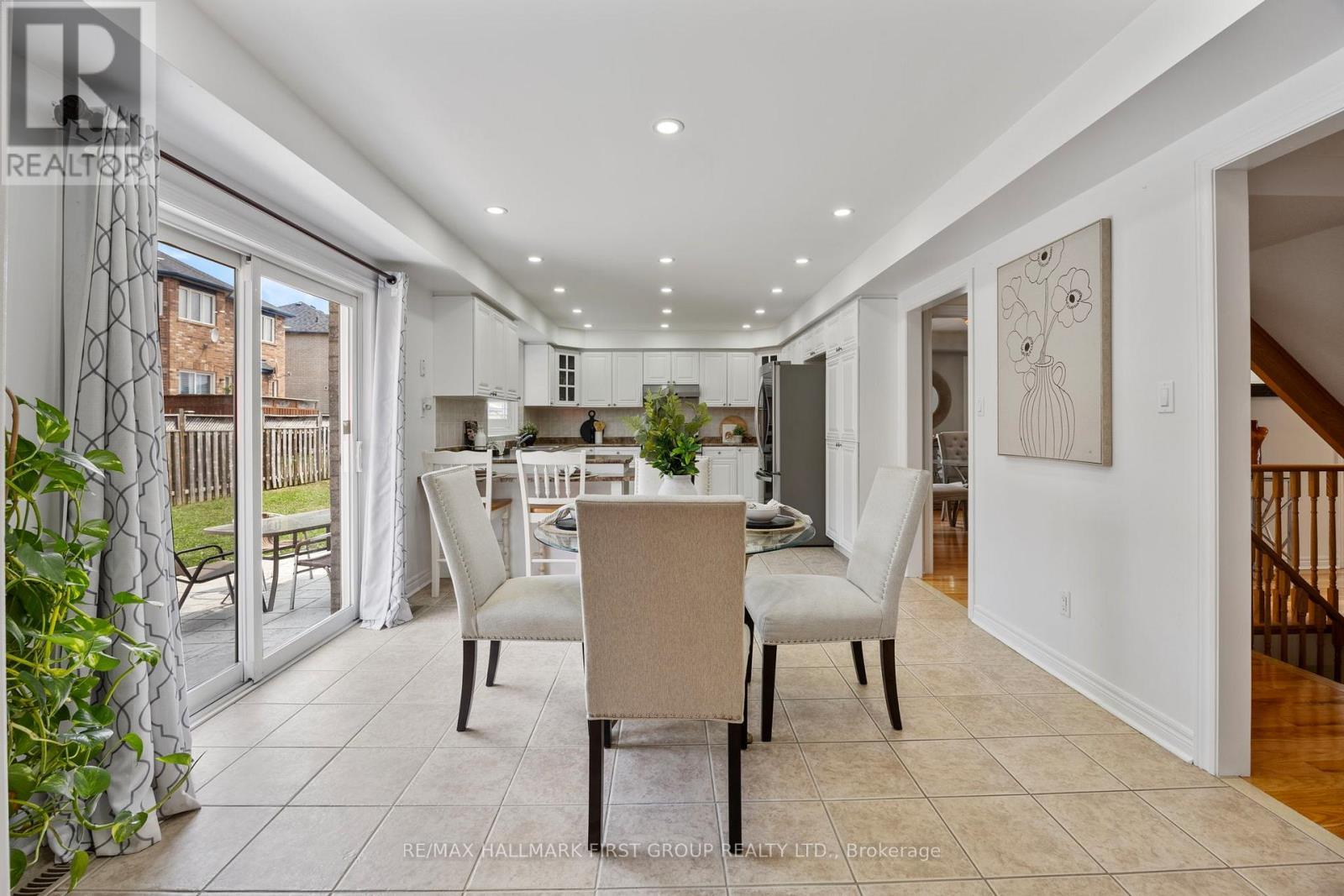 19 Ballgrove Crescent, Ajax, ON - Indoor Photo Showing Dining Room