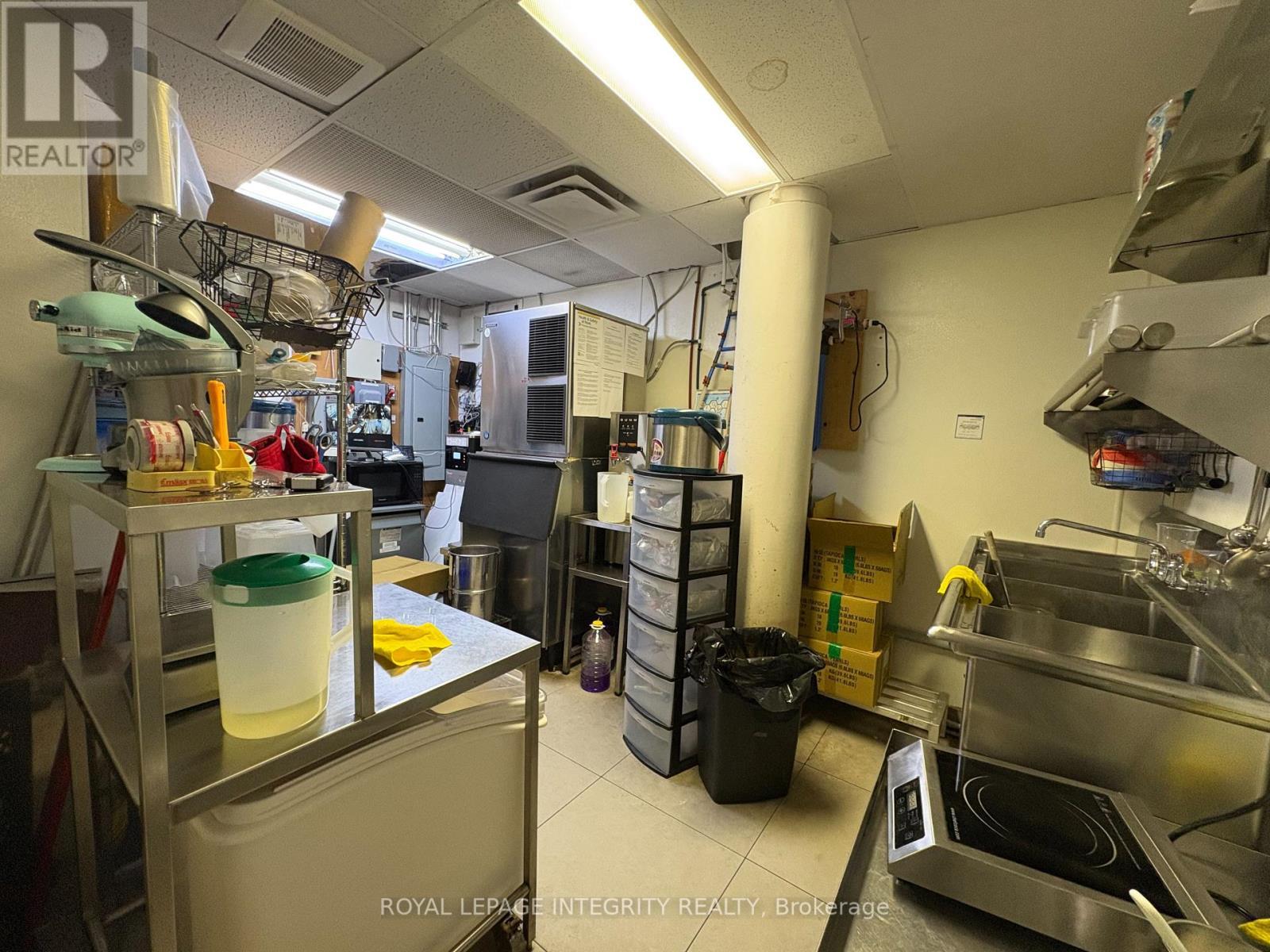 290 Bank Street, Ottawa, ON