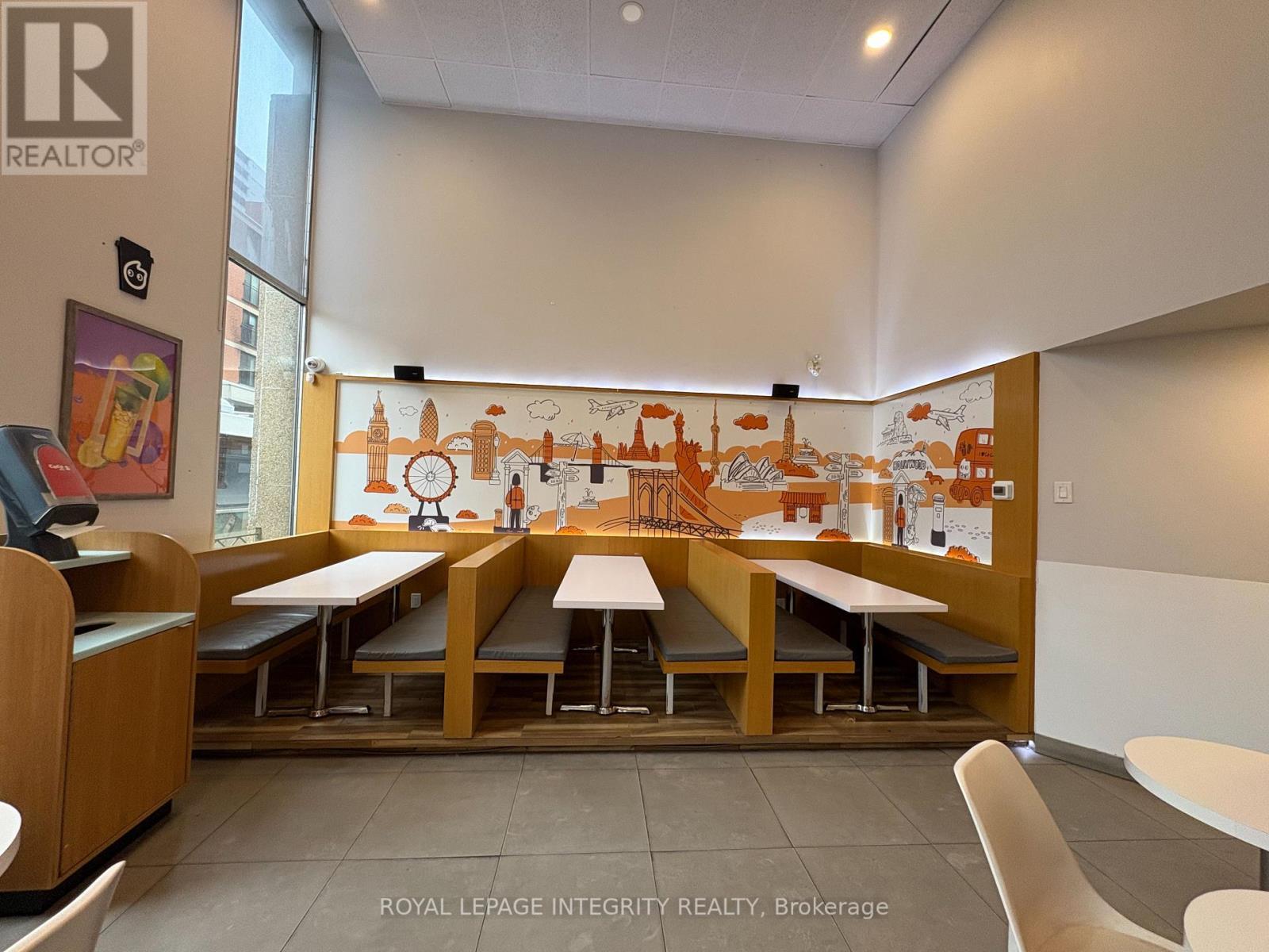 290 Bank Street, Ottawa, ON