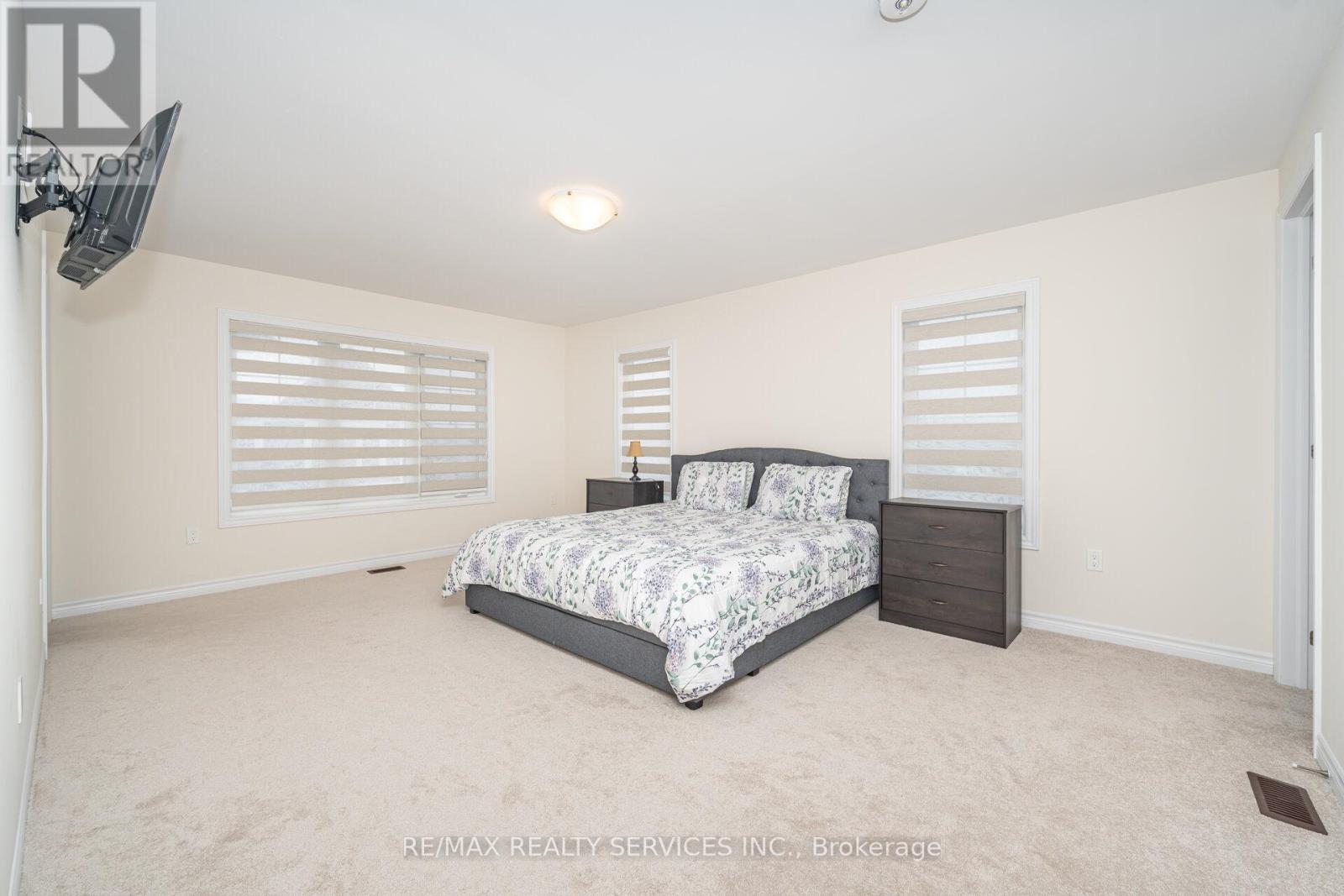 10 Conboy Drive, Erin, ON - Indoor Photo Showing Bedroom