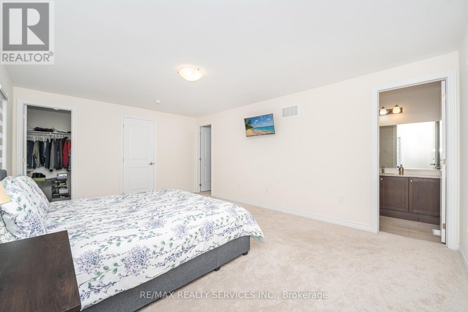 10 Conboy Drive, Erin, ON - Indoor Photo Showing Bedroom