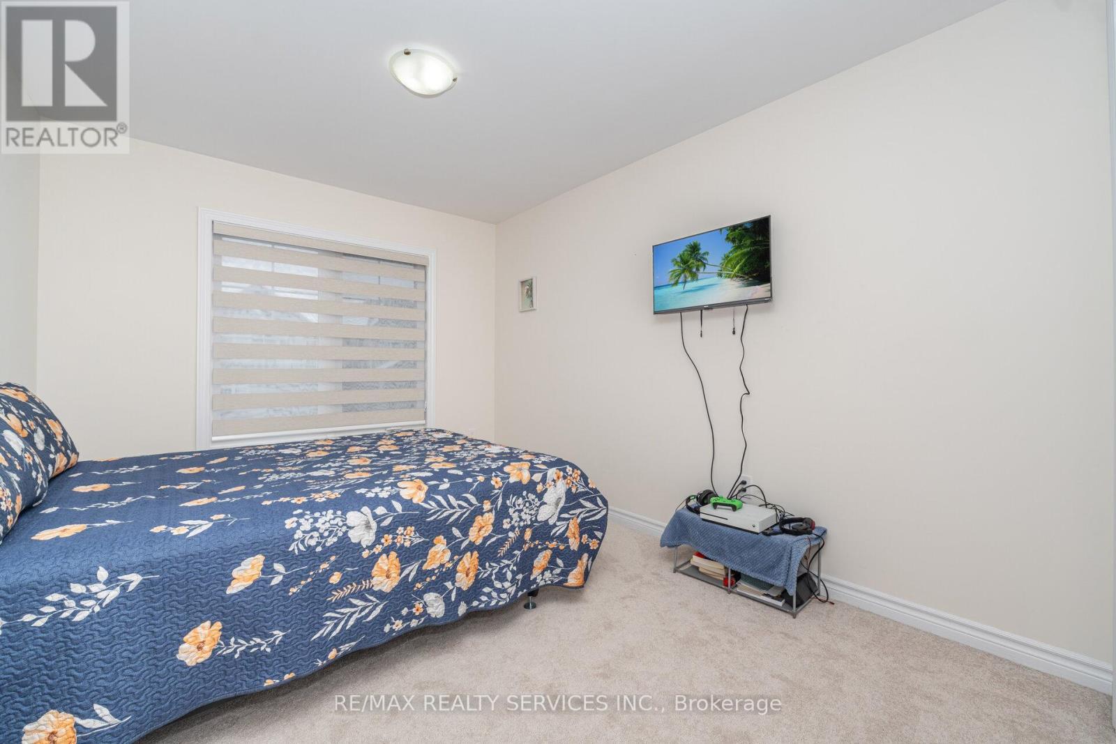 10 Conboy Drive, Erin, ON - Indoor Photo Showing Bedroom