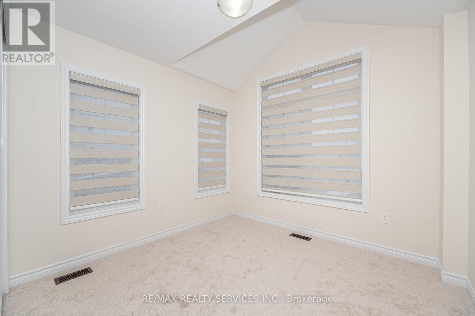 10 Conboy Drive, Erin, ON - Indoor Photo Showing Other Room