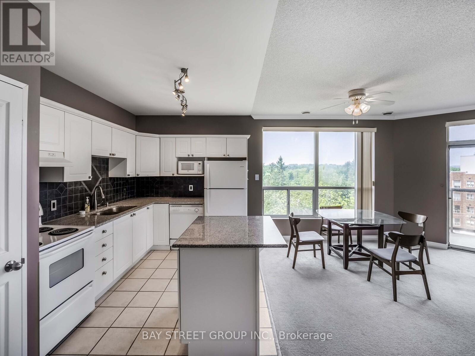 606 - 255 Keats Way, Waterloo, ON - Indoor Photo Showing Kitchen