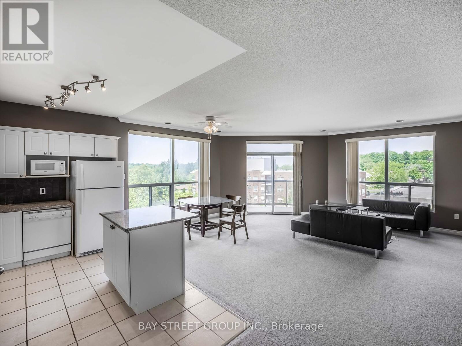 606 - 255 Keats Way, Waterloo, ON - Indoor Photo Showing Kitchen