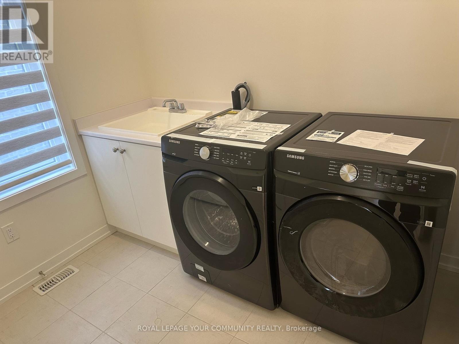 1551 Moonseed Place, Milton, ON - Indoor Photo Showing Laundry Room