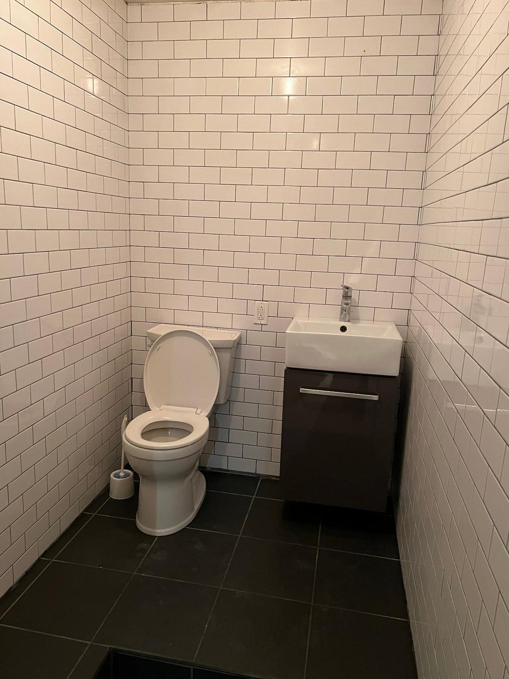 Salle de bains - 5237A Av. Du Parc, Montréal (Le Plateau-Mont-Royal), QC