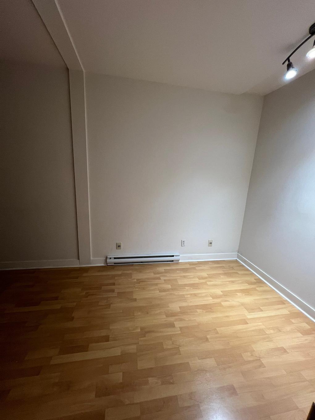 Salle - 5237A Av. Du Parc, Montréal (Le Plateau-Mont-Royal), QC