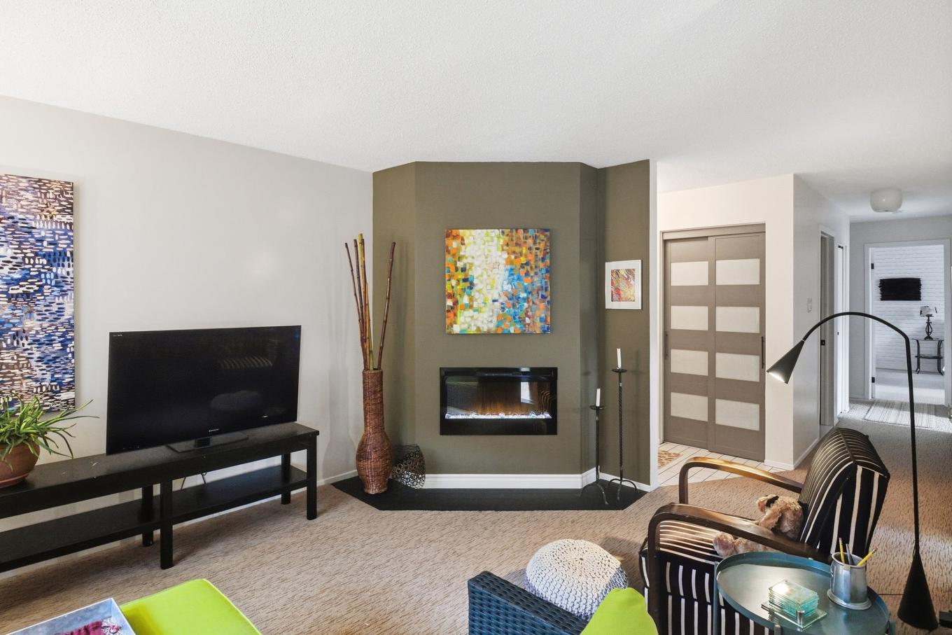 Living room - 4-20 Rue Normand, Gatineau (Hull), QC - Indoor Photo Showing Living Room With Fireplace