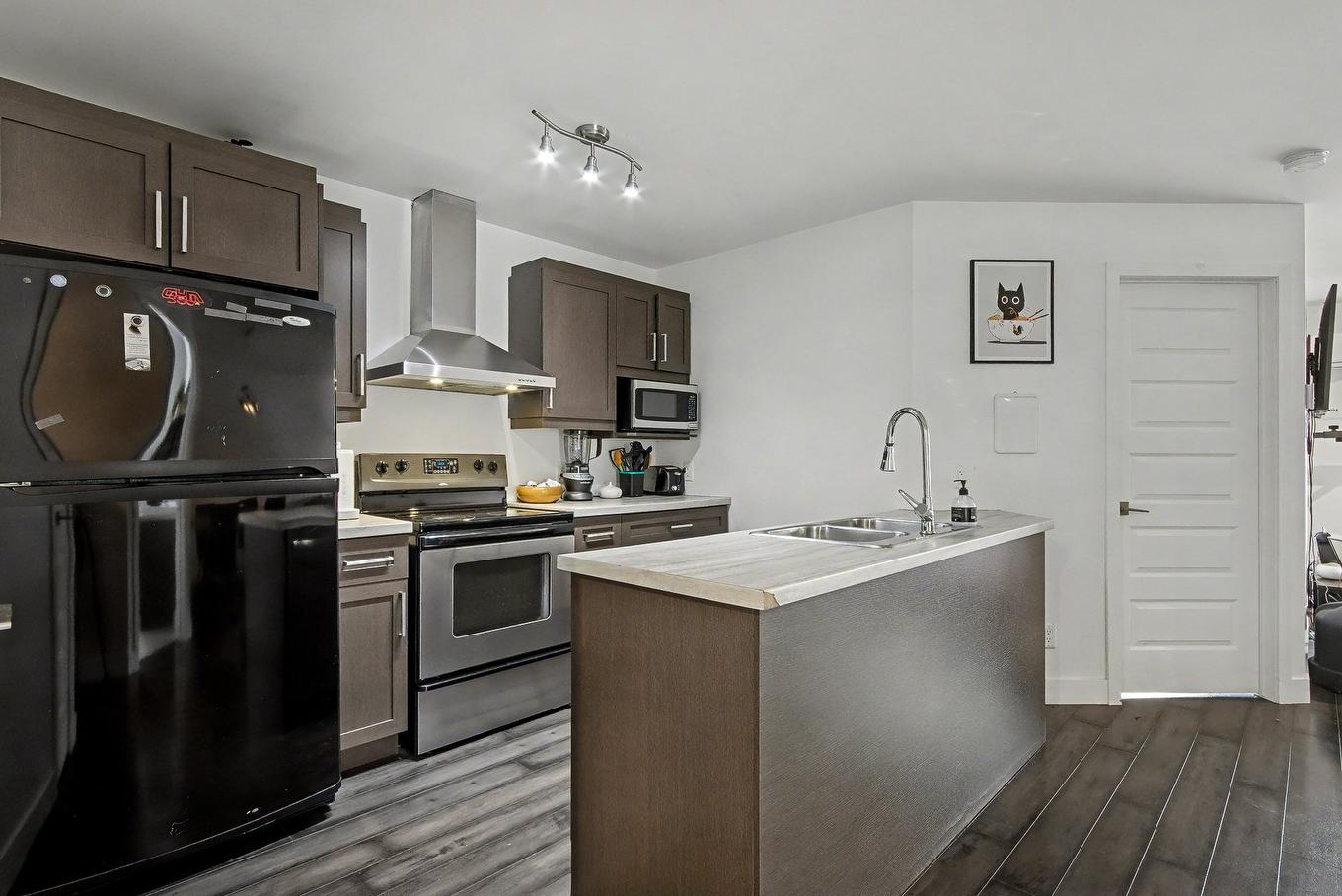 Cuisine - 2-772 Rue De La Volière, Granby, QC - Indoor Photo Showing Kitchen With Double Sink