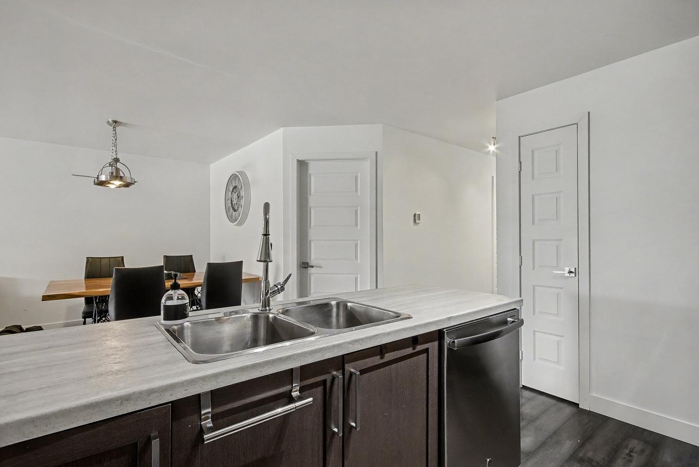 Cuisine - 2-772 Rue De La Volière, Granby, QC - Indoor Photo Showing Kitchen With Double Sink