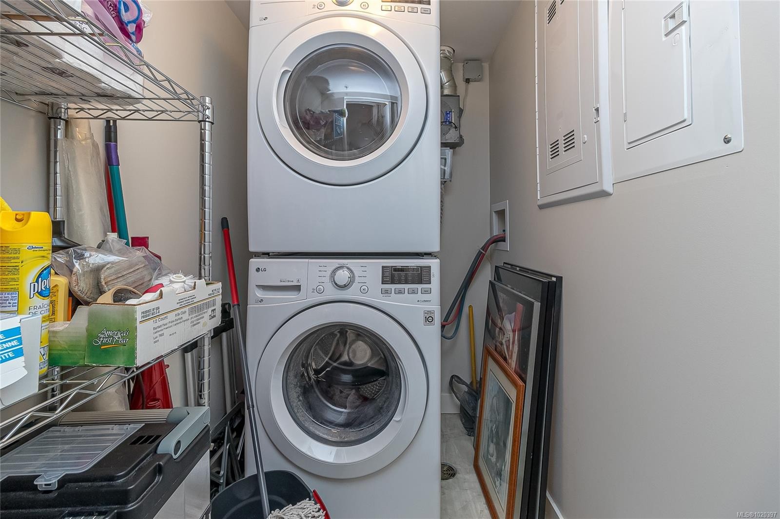 606-917 Avrill Rd, Langford, BC - Indoor Photo Showing Laundry Room