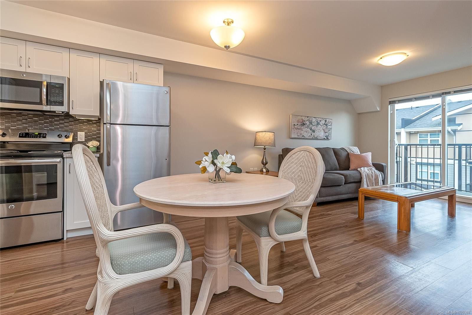 606-917 Avrill Rd, Langford, BC - Indoor Photo Showing Kitchen