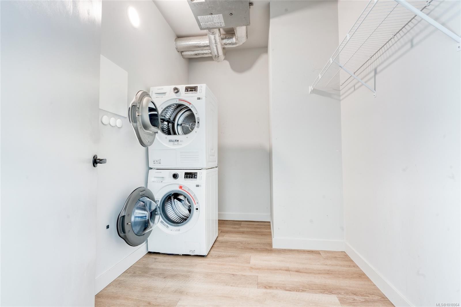 301-2469 Gateway Rd, Langford, BC - Indoor Photo Showing Laundry Room