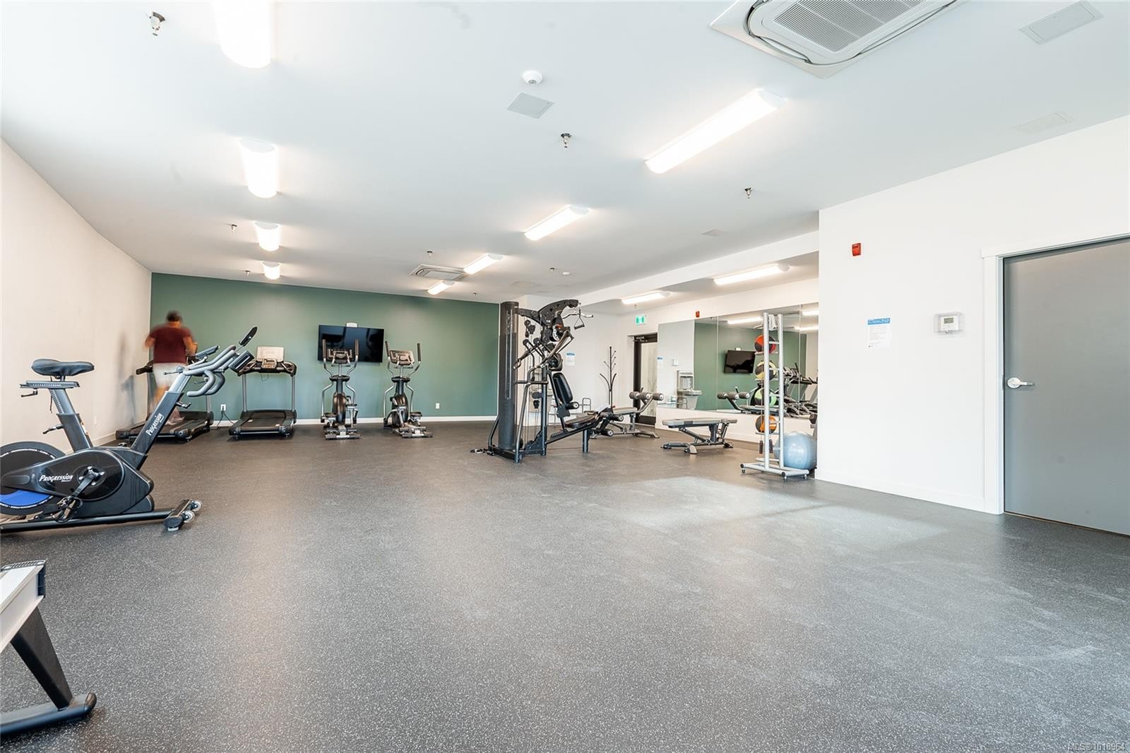 301-2469 Gateway Rd, Langford, BC - Indoor Photo Showing Gym Room