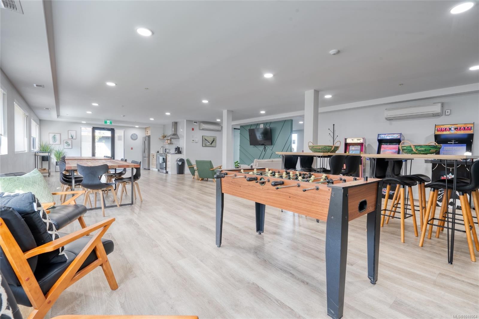 301-2469 Gateway Rd, Langford, BC - Indoor