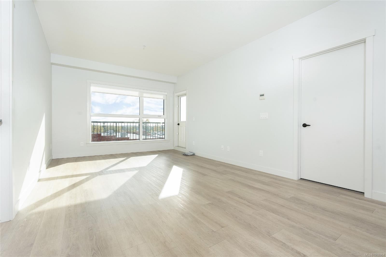 301-2469 Gateway Rd, Langford, BC - Indoor Photo Showing Other Room