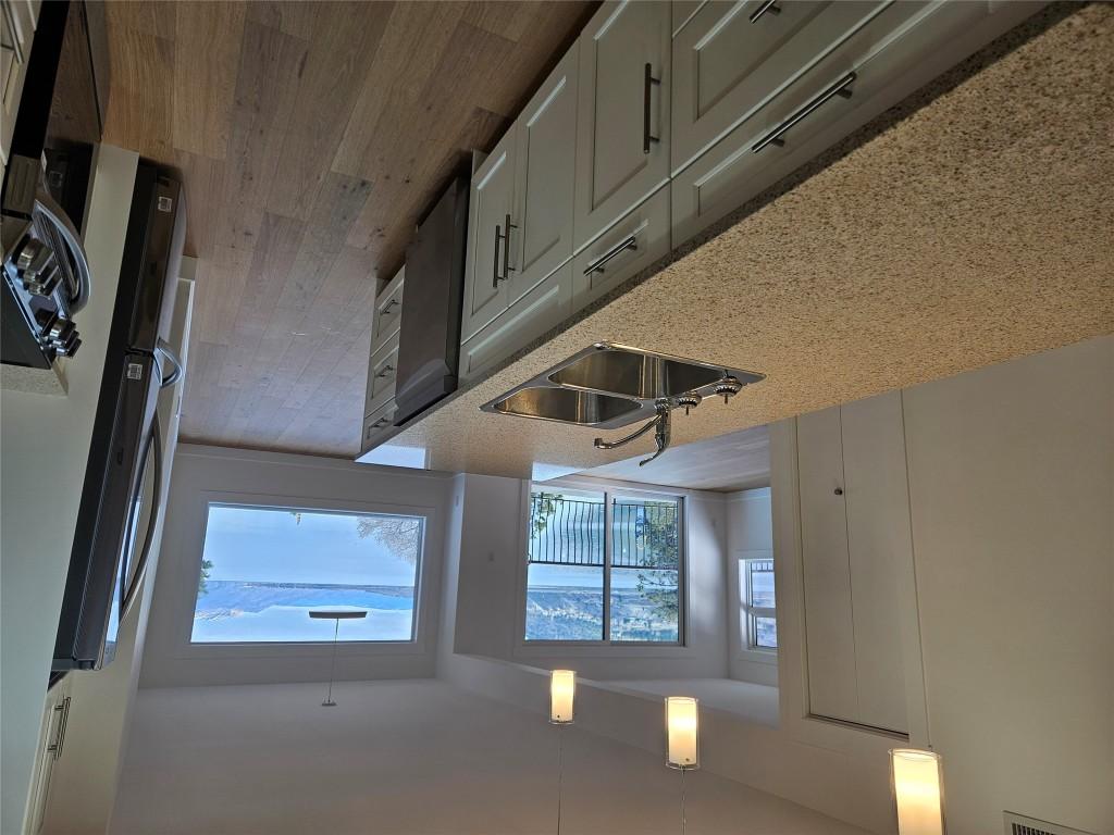 402-578 Lakeshore Drive, Penticton, BC - Indoor Photo Showing Other Room