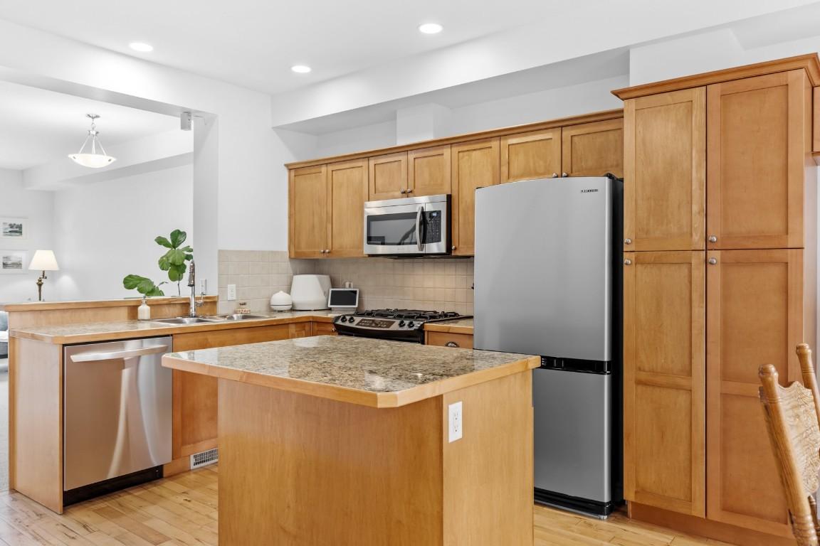 124-456 Mcphee Street, Kelowna, BC - Indoor Photo Showing Kitchen