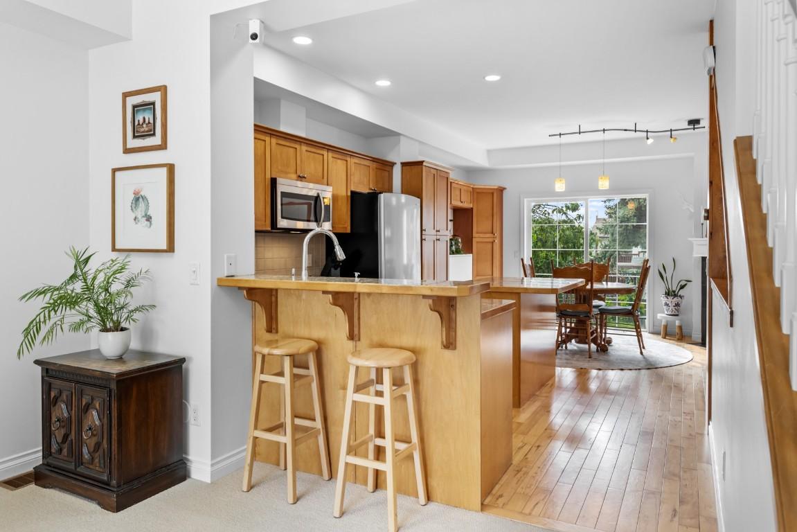 124-456 Mcphee Street, Kelowna, BC - Indoor Photo Showing Kitchen