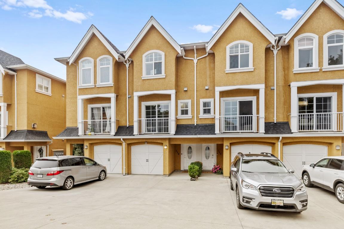 124-456 Mcphee Street, Kelowna, BC - Outdoor With Balcony With Facade
