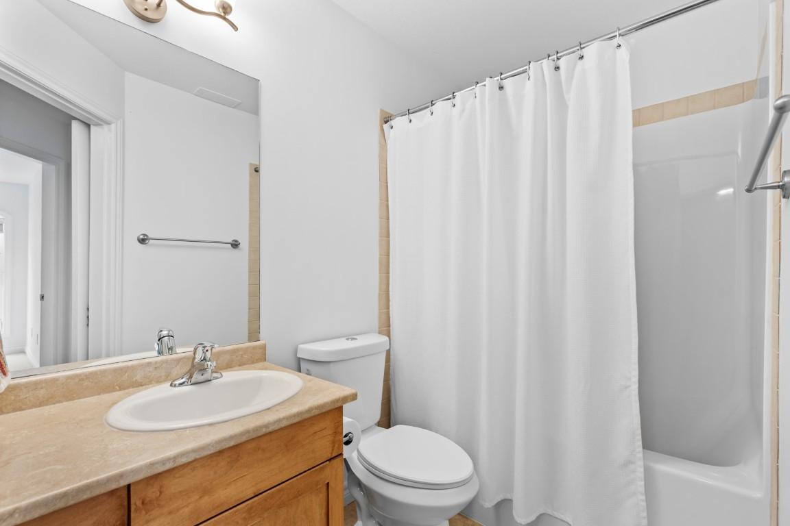 124-456 Mcphee Street, Kelowna, BC - Indoor Photo Showing Bathroom