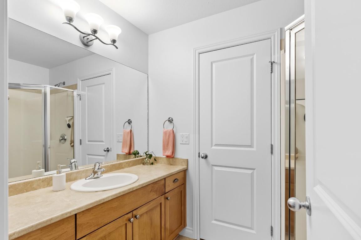 124-456 Mcphee Street, Kelowna, BC - Indoor Photo Showing Bathroom