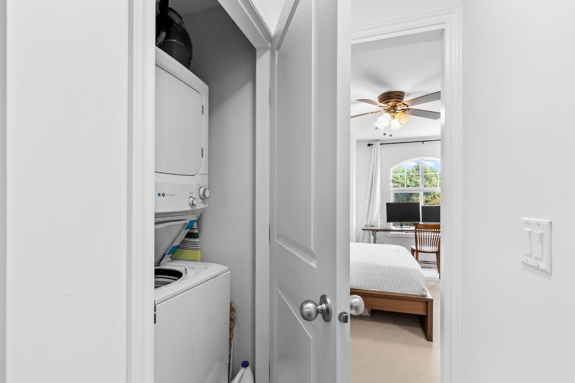 124-456 Mcphee Street, Kelowna, BC - Indoor Photo Showing Laundry Room