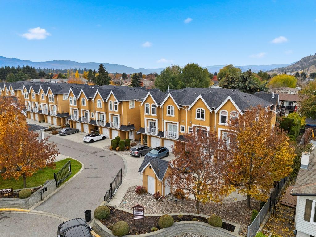 124-456 Mcphee Street, Kelowna, BC - Outdoor With Facade