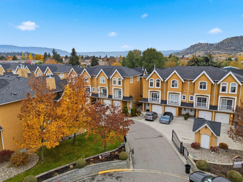 124-456 Mcphee Street, Kelowna, BC - Outdoor With Facade