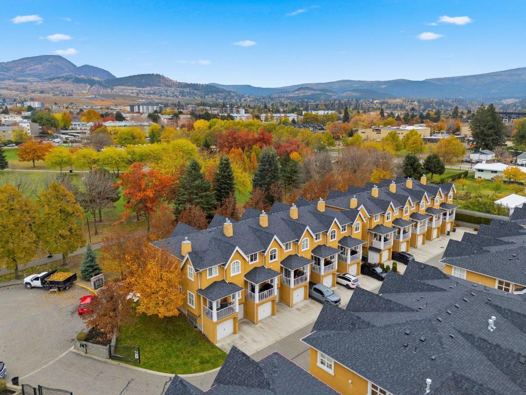 124-456 Mcphee Street, Kelowna, BC - Outdoor With View