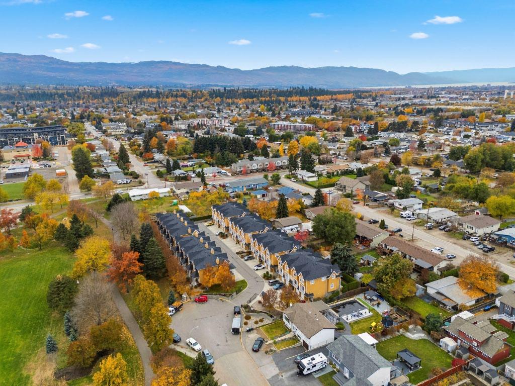 124-456 Mcphee Street, Kelowna, BC - Outdoor With View