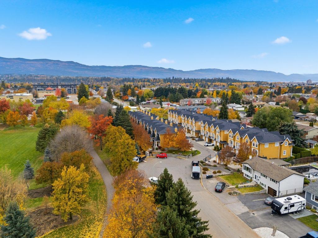 124-456 Mcphee Street, Kelowna, BC - Outdoor With View